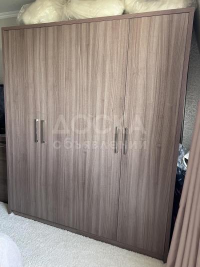 Большой,прочный и вместительный шкаф из хорошего материала.