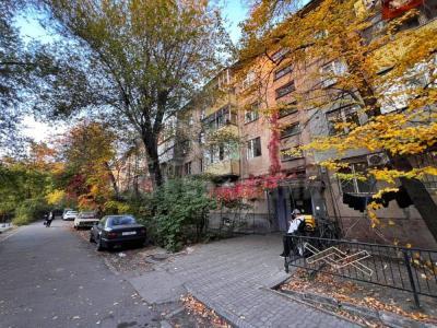 Продаю 2-комнатную квартиру, 44кв. м., этаж - 1/4, Элебаева 3.