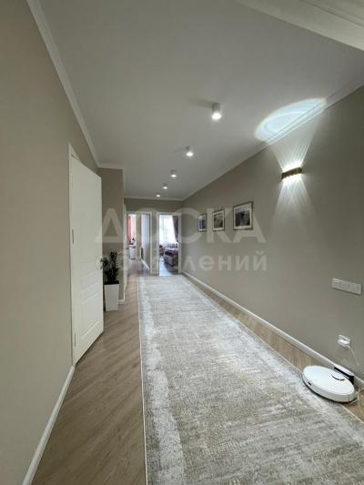 Продаю 4-комнатную квартиру, 130кв. м., этаж - 9/10, КИЕВСКАЯ 210.