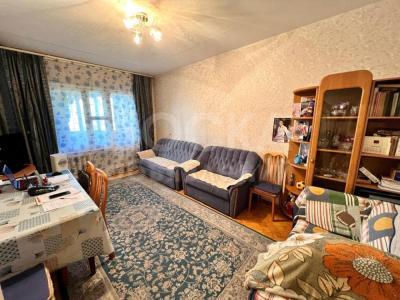 Продаю 2-комнатную квартиру, 61кв. м., этаж - 2/9, 12мкр.