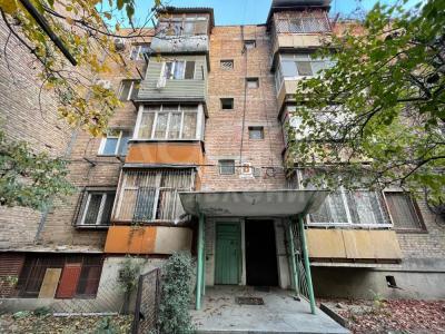 Продаю 3-комнатную квартиру, 69кв. м., этаж - 4/4, Аламедин-1.