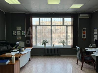 Продаю здание 360кв. м., Карасаева 64 .