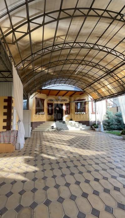 Продаю дом 4-ком. 112кв. м., этаж-1, 4.2-сот., стена кирпич, ахунбаева тобольская.