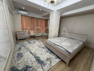 Сдаю 4-комнатную квартиру, 200кв. м., этаж - 13/13, 12 микрорайон .