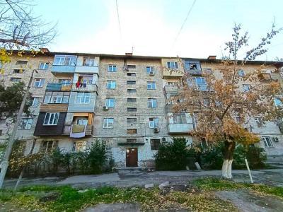 Продаю 1-комнатную квартиру, 30кв. м., этаж - 2/5, горького/Элебаева 15.