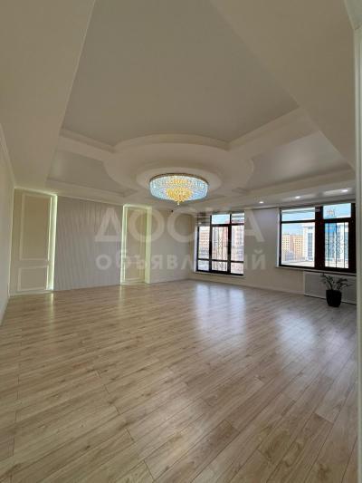 Продаю 4-комнатную квартиру, 156кв. м., этаж - 7/12, Советская/Горького, район Вефы. 255000$.