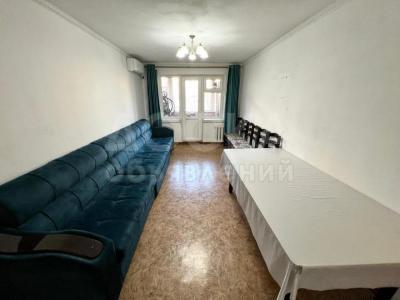 Продаю 3-комнатную квартиру, 63кв. м., этаж - 2/5, Боконбаева.