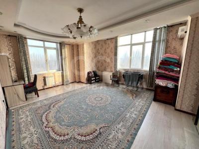 Продаю 2-комнатную квартиру, 79кв. м., этаж - 2/9, Чокана Валиханова 2/9.