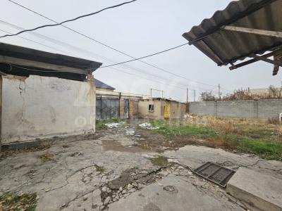 Продаю дом 3-ком. 75,8кв. м., этаж-1, 5,7-сот., стена саман, майрам 39.