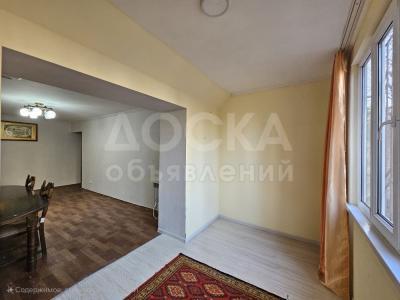 Продаю 3-комнатную квартиру, 60кв. м., этаж - 1/4, Мед. академия.