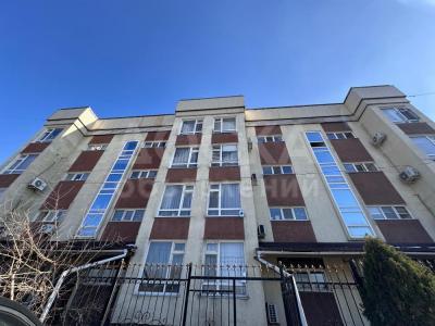 Продаю 2-комнатную квартиру, 50.7кв. м., этаж - 1/4, Р-н ЮГ-2.