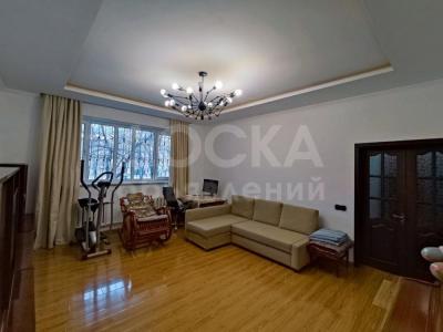 Продаю 3-комнатную квартиру, 119кв. м., этаж - 1/3, мкр Совмина.