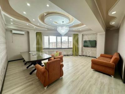 Продаю 3-комнатную квартиру, 120кв. м., этаж - 4/12, Тихий центр.