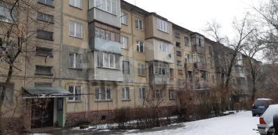 Продаю 1-комнатную квартиру, 32кв. м., этаж - 3/4, 10 микрорайон.