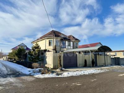 Продаю дом 5-ком. 300кв. м., этаж-2, 8-сот., стена кирпич, с. Кок-Жар.