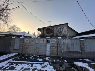 Продаю дом 6-ком. 134кв. м., этаж-2, 4,5-сот., стена саман, Р-н старого зап.автовокзала.