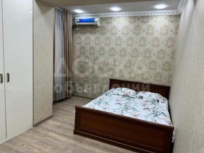 Сдаю 2-комнатную квартиру, 80кв. м., этаж - 2/9, Золотой квадрат.