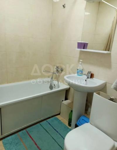 Сдаю 1-комнатную квартиру, 45кв. м., этаж - 1/5, Аламедин 1.