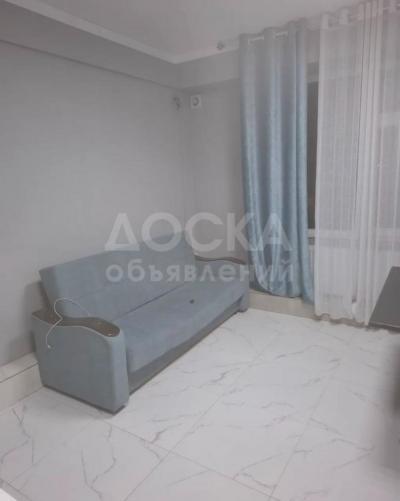 Сдаю 1-комнатную квартиру, 43кв. м., этаж - 3/4, Ошский рынок.
