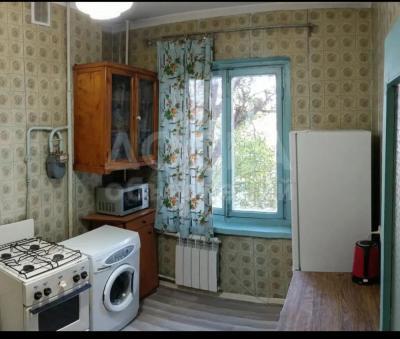 Сдаю 2-комнатную квартиру, 34кв. м., этаж - 2/5, карпинка.