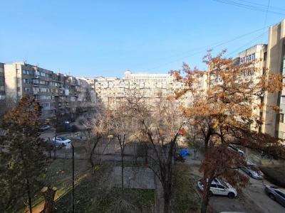 Продаю 2-комнатную квартиру, 44кв. м., этаж - 4/4, Тыныстанова 64.