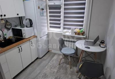 Сдаю 2-комнатную квартиру, 45кв. м., этаж - 2/5, Боконбаева/Уметалиева.