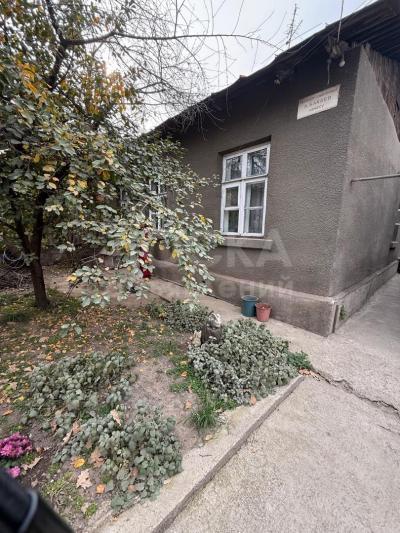 Продаю дом 4-ком. 62кв. м., этаж-1, 4.2-сот., стена кирпич, Ахунбаева-Бакаева.