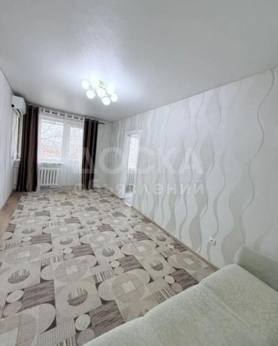 Сдаю 2-комнатную квартиру, 45кв. м., этаж - 4/4, Азия Молл.