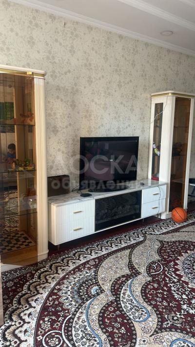 Сдаю 4-комнатную квартиру, 160кв. м., этаж - 1/1, Боконбаева / Исанова.