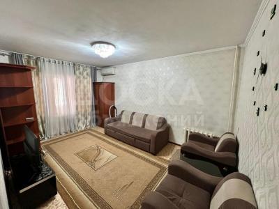 Продаю 1-комнатную квартиру, 40кв. м., этаж - 1/5, 10 мкр .