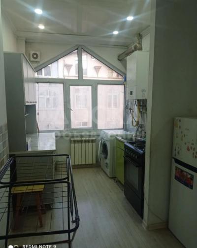 Сдаю 2-комнатную квартиру, 45кв. м., этаж - 2/3, баялинова.