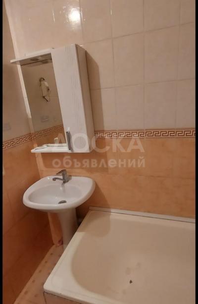 Сдаю 1-комнатную квартиру, 34кв. м., этаж - 1/3, Достук.