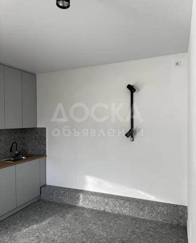 Сдаю 1-комнатную квартиру, 35кв. м., этаж - 1/1, карпинка.