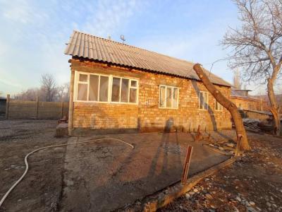 Продаю дом 3-ком. 91кв. м., этаж-1, 4-сот., стена кирпич, с.Сокулук.