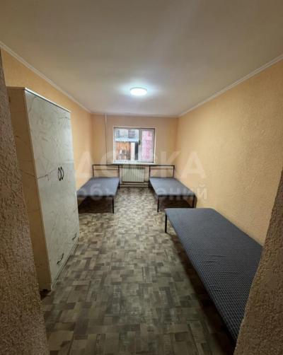 Сдаю 1-комнатную квартиру, 34кв. м., этаж - 2/2, ошский рынок.