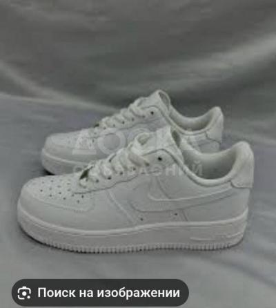 Продаю кроссовки фирмы-Nake в идеальном состоянии Б/У раза два,три одевали.Размер кроссовок:39-40. Прошу за кроссовки 3 500сом не много уступлю.