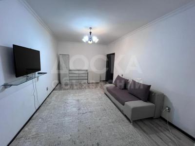 Продаю 1-комнатную квартиру, 45кв. м., этаж - 2/9, мкр Сейтек.