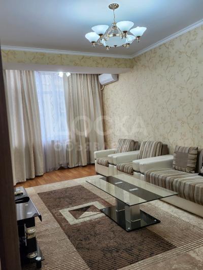 Продаю 2-комнатную квартиру, 72кв. м., этаж - 4/10, по Шевченко, между пр.Чуй и Фрунзе.