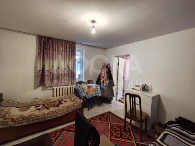 Продаю дом 11-ком. 330кв. м., этаж-2, 6-сот., стена кирпич, жм Салам Алик.