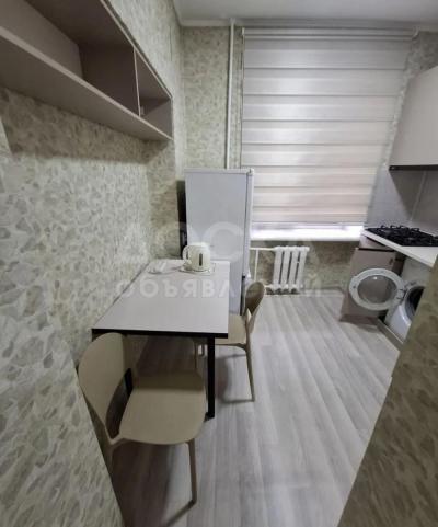 Сдаю 1-комнатную квартиру, 35кв. м., этаж - 1/5, золотой квадрат.