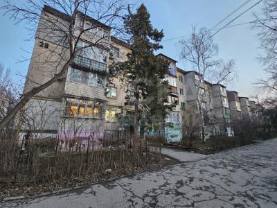 Продаю 2-комнатную квартиру, 50кв. м., этаж - 4/4, 6мкр.