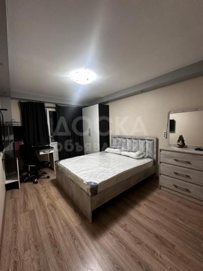 Продаю 2-комнатную квартиру, 43кв. м., этаж - 2/4, по Малдыбаева, 9мкр.