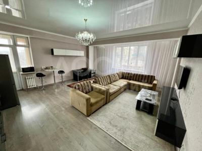 Продаю 2-комнатную квартиру, 71кв. м., этаж - 6/10, Тоголок Молдо 3а.