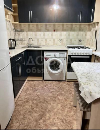 Сдаю 1-комнатную квартиру, 38кв. м., этаж - 1/4, 6мкр.