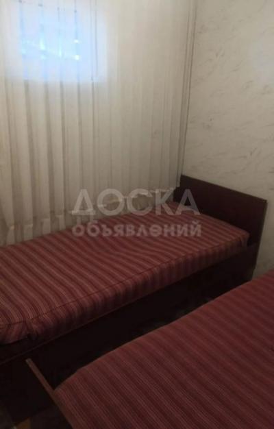 Сдаю 2-комнатную квартиру, 45кв. м., этаж - 1/1, карпинка.