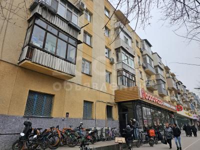 Продаю 2-комнатную квартиру, 52кв. м., этаж - 2/5, Манаса 7.