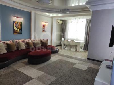 Сдаю 3-комнатную квартиру, 110кв. м., этаж - 8/10, ЖК "Илим", район Филармонии, Уметалиева-Рыскулова - застройщик Авангард-стиль.