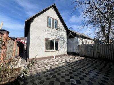 Продаю дом 4-ком. 80кв. м., этаж-2, 6-сот., стена кирпич, Уметалиева/Жибек-Жолу.