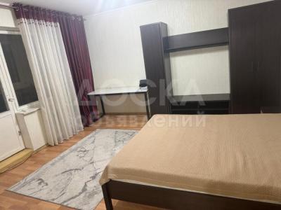 Сдаю 1-комнатную квартиру, 39кв. м., этаж - 6/8, Токтогула/Тыныстанова.