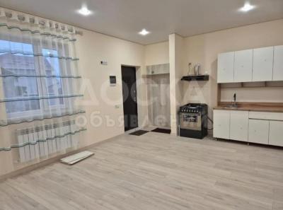 Сдаю 1-комнатную квартиру, 34кв. м., этаж - 1/1, кок жар.